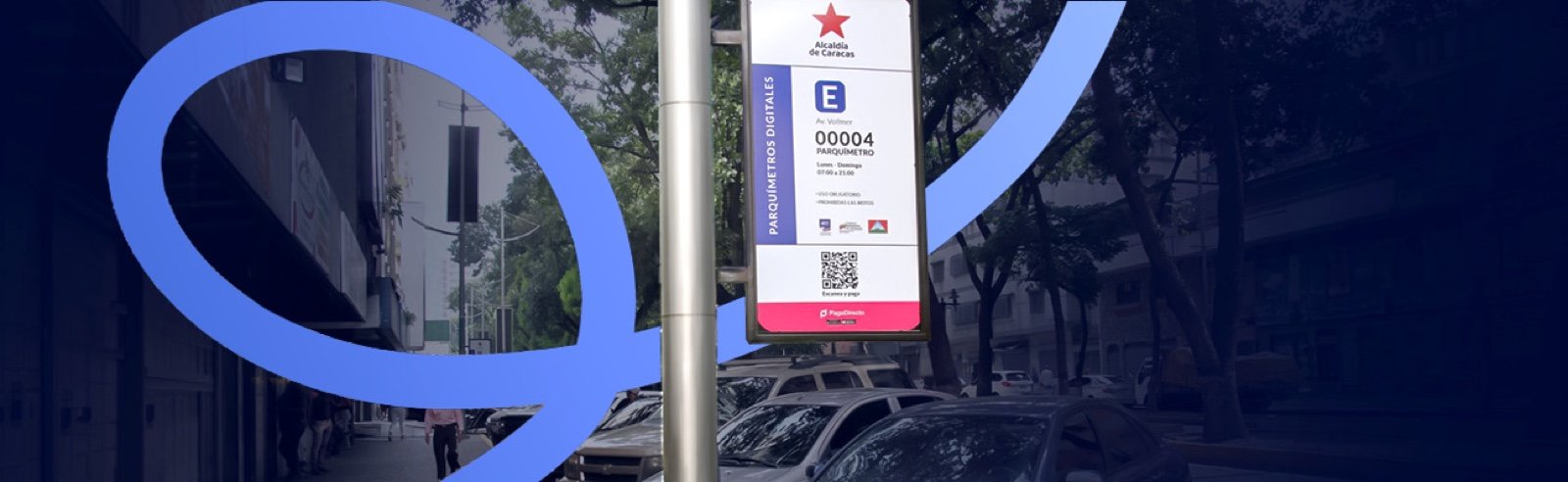 Parquímetro digital PagoDirecto en zona urbana con vehículos estacionados