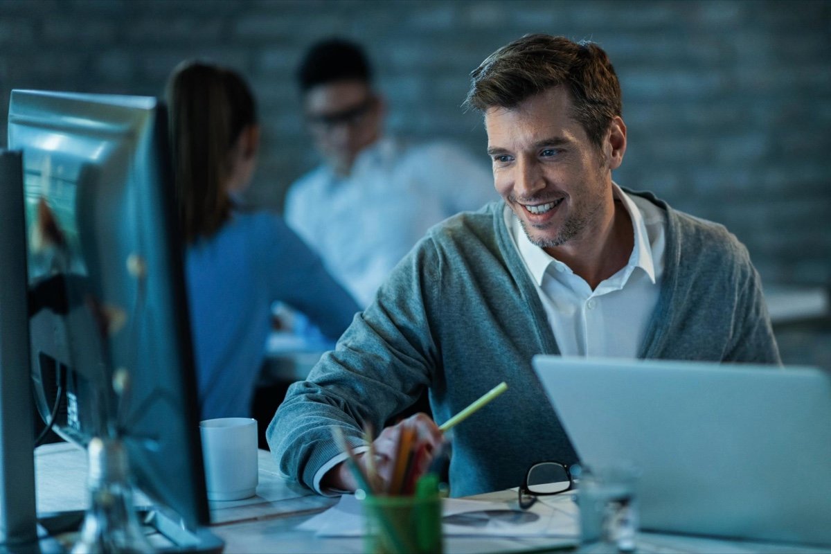 Equipo de aseguradora integrando sistemas core con PagoDirecto vía API